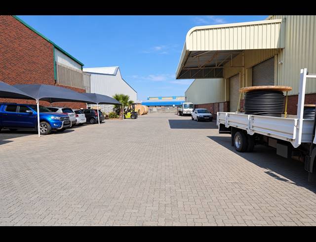 4,060M² WAREHOUSE TO LET IN LASER PARK